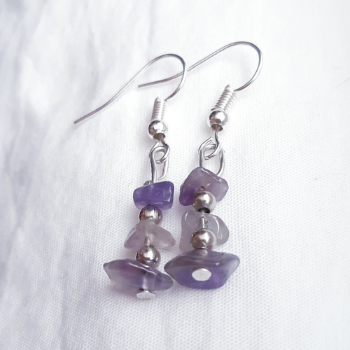 Boucles d'oreille pierres améthyste violet blanc, argenté