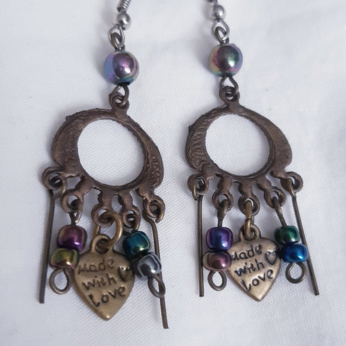 Boucles d'oreilles breloque créole bronze, coeur bronze, perles aurore boréale