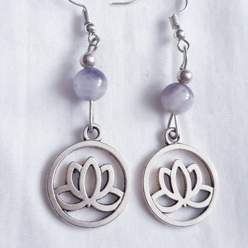 Boucles d'oreilles pierre améthyste lavande blanc, fleur lotus argenté