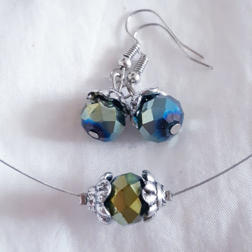 Parure, collier et boucles d'oreilles cristal swarovski vert bleu à facettes, coupelles argenté