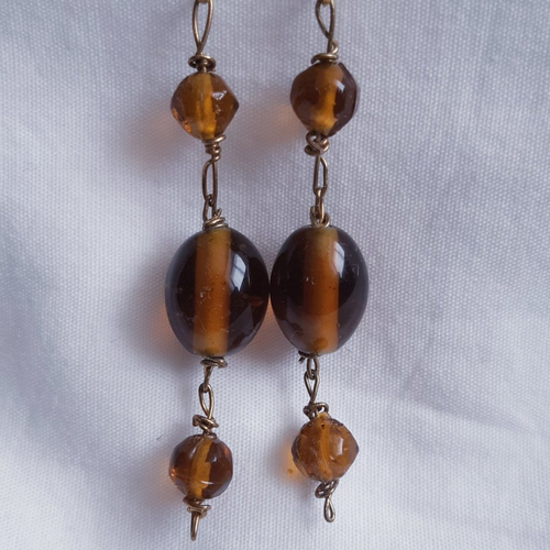 Boucles d'oreilles olive verre marron, perles verre marron facetté, doré - idées cadeaux