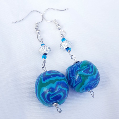Boucles d'oreilles perle fimo bleu turquoise, vert, spirale, pailleté et losange argenté