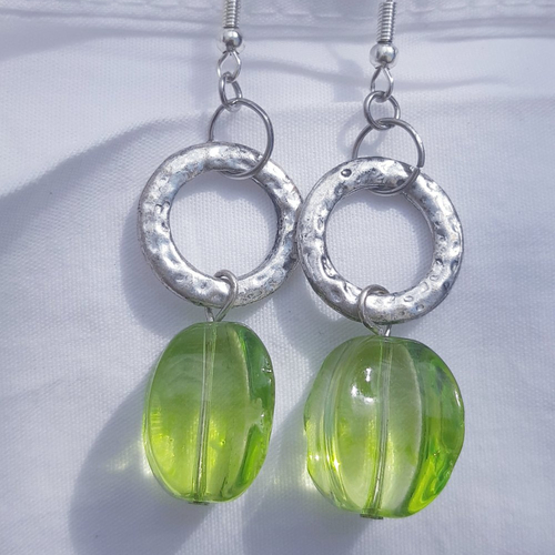 Boucles d'oreilles pierre verre vert d'eau facetté et anneau argent