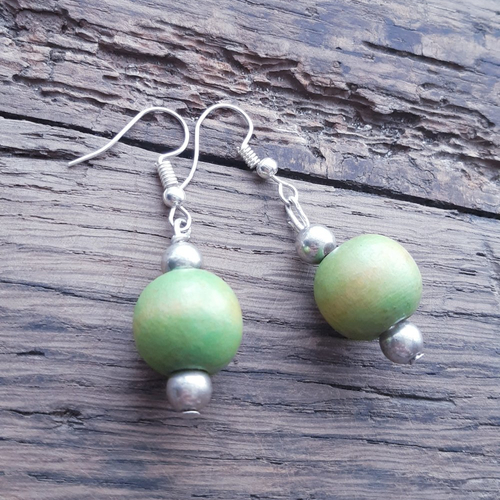 Boucles d'oreilles perle bois vert pomme et argenté