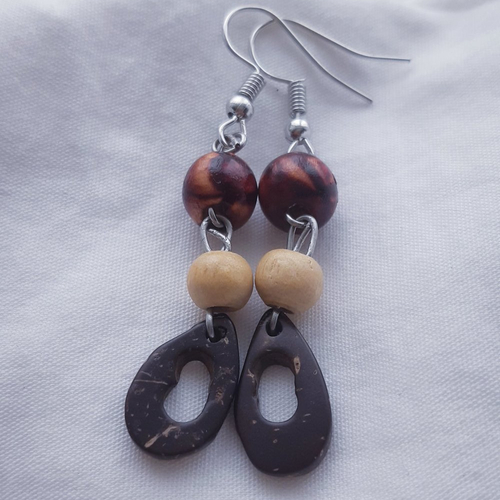 Boucles d'oreilles goutte bois de coco marron, perles bois rouge, beige et argenté - argent 925