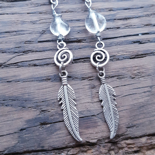 Boucles d'oreilles pierre quartz blanc, plume argenté et spirale argenté