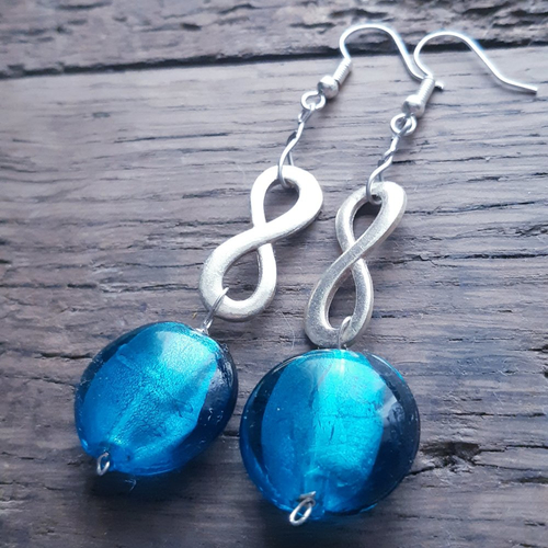 Boucles d'oreilles pierre verre murano bleu, nacré, infini argenté