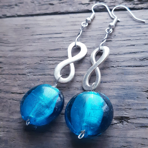 Boucles d'oreilles pierre verre murano bleu nacré et infini argenté