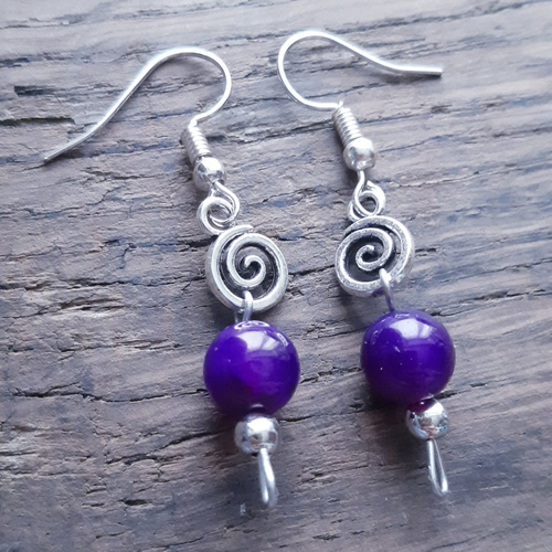 Boucles d'oreilles perle verre violet, spirale argenté - idées cadeaux