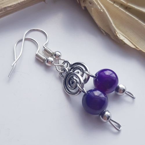 Boucles d'oreilles perle verre violet et spirale argenté - acier inoxydable