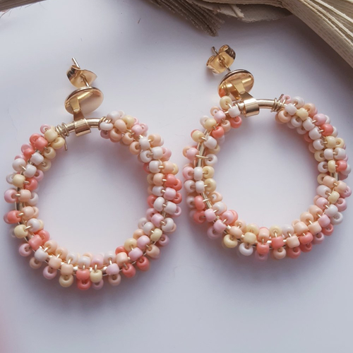 Boucles d'oreilles anneau or, perles nude beige rose et puces or - acier inoxydable