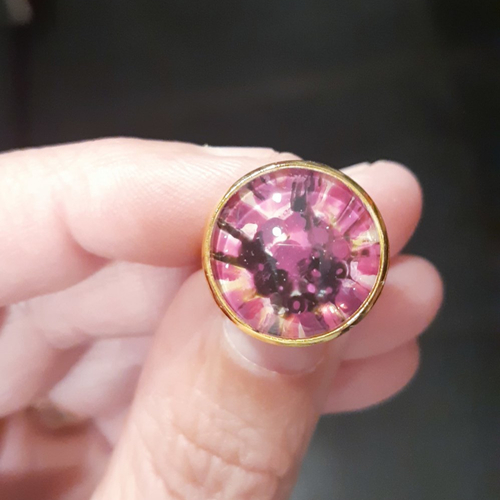 Bague cabochon verre fleur artisanal résine violet rose fuschia blanc et doré - or - acier inoxydable