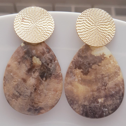 Boucles d'oreilles pastille de coquillage beige et puces rondes or martelé - acier inoxydable
