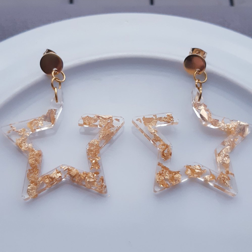 Boucles d'oreilles étoile résine blanche paillettes doré et puces or - acier inoxydable