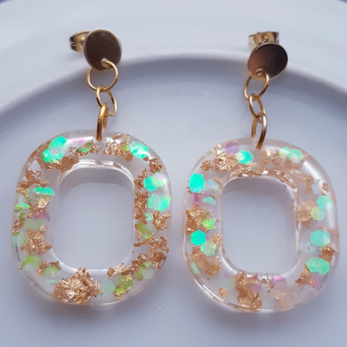 Boucles d'oreilles rectangle résine blanche paillettes doré holographique et puces or - acier inoxydable