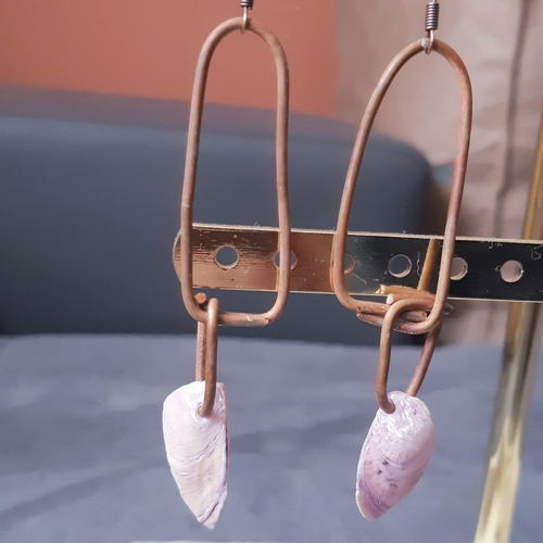 Boucles d'oreilles coquillage nacre lilas blanc et cuivre vieilli - acier inoxydable