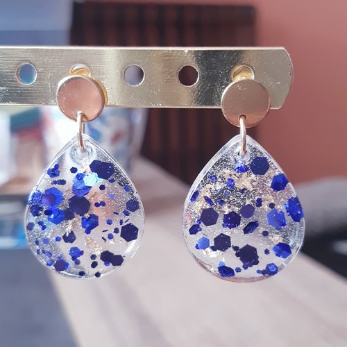 Boucles d'oreilles goutte résine uv blanche à paillettes bleu marine doré et puces or - acier inoxydable