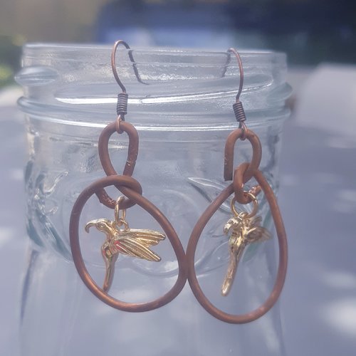 Boucles d'oreilles créoles asymétriques oiseau or et cuivre vieilli - acier inoxydable
