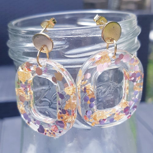 Boucles d'oreilles rectangle résine blanche à paillettes rose doré holographique et puces or - acier inoxydable