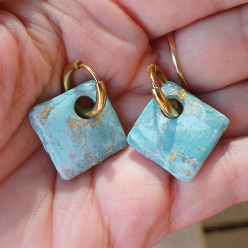Boucles d'oreilles créoles losange en argile polymère marbré vert d'eau blanc et anneaux or en acier inoxydable ( 16mm )