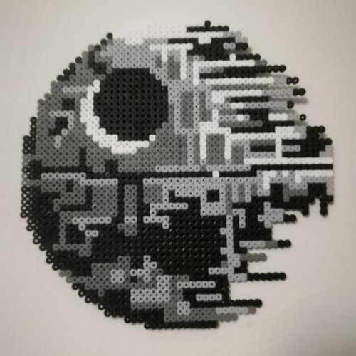 Star wars etoile de la mort - décoration en perles à repasser hama - pixel art - geek art