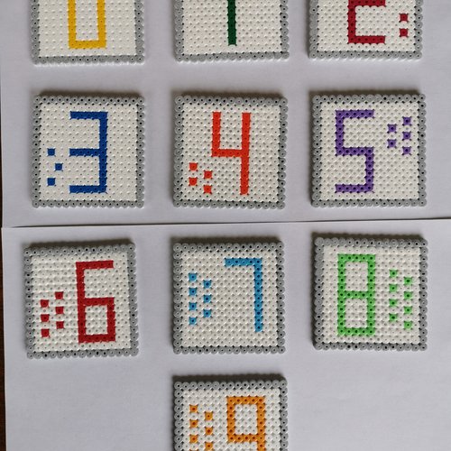 Cartes d'apprentissage / jeux pour enfant chiffres en perles hama - pixel art