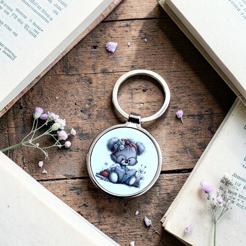 Porte clés oursonne qui lit un livre, porte clés, lecture, ourson