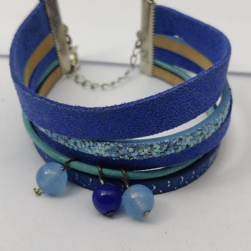 Bracelet 5 rangs avec ruban simili cuir bleu et 3 breloques en perles de jades bleues