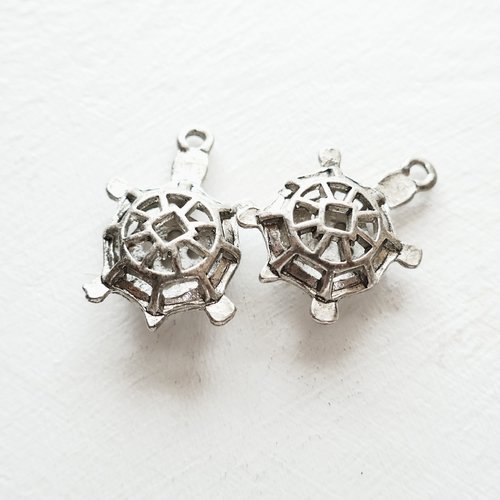 Breloque tortue argenté, pendentif tortue, style tibétain, perle métal ajoiurée, animaux, diy bijoux,