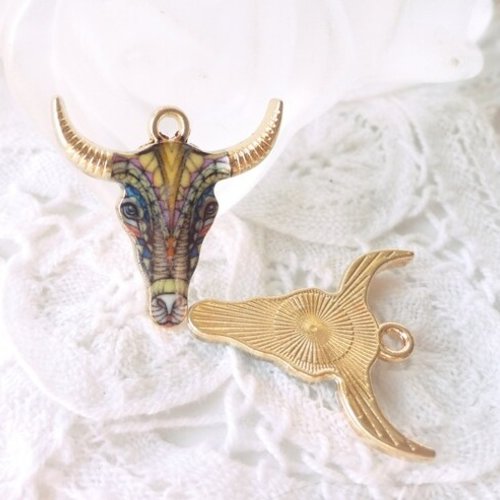 Pendentif tête de buffle, tête de bœuf émaillé, fleur émail, perle, pendant, ethnique, bohème, amerindian