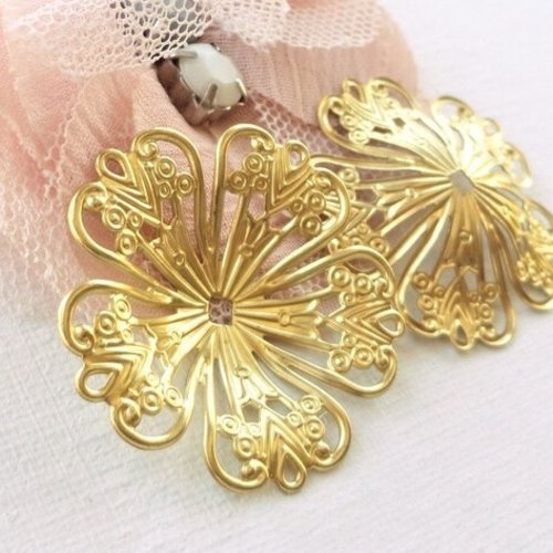 Coupelle fleur dorée, estampe dorée, connecteur bijoux, apprêts vintage, dentelle de métal