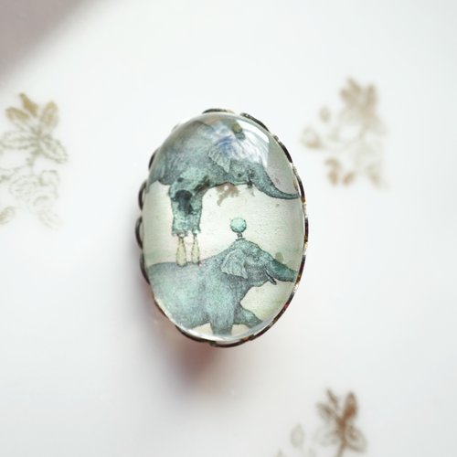 Broche ovale en verre, cabochon 25 mm, pièce unique, fait main, cadeau, fille rare