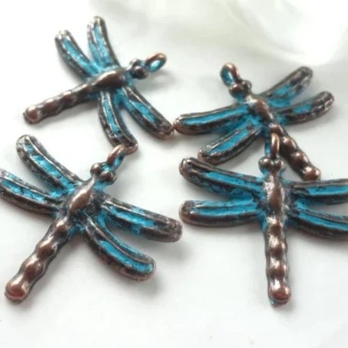 Breloque libellule en cuivre antique , cuivre patiné, x4, charme bijoux, loisirs créatifs