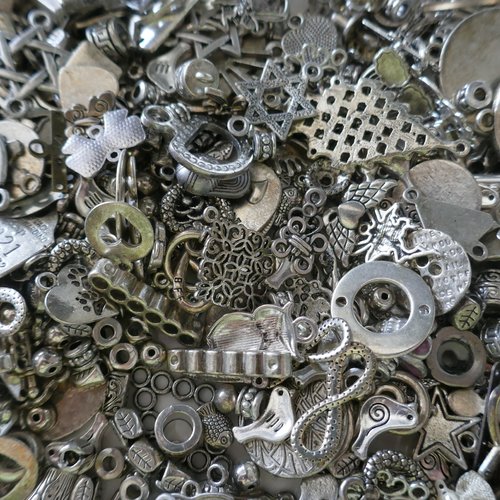 Énorme lot de pendentifs, charme, apprêts bijoux argent, 300 grammes