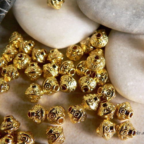 10 perles toupies en metal couleur dorée décorées 7x6mm 