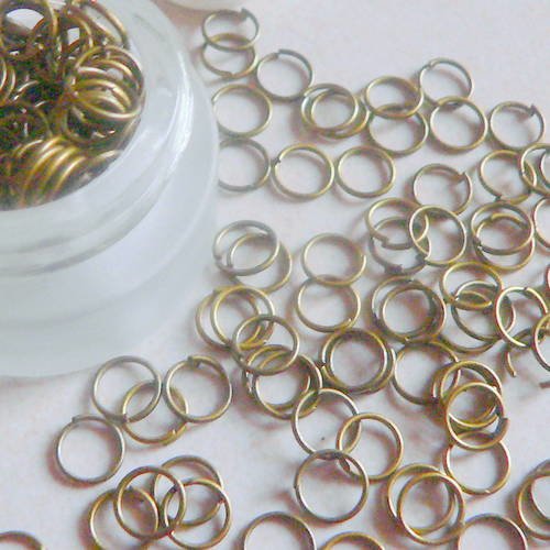 50 anneaux ouverts en metal  de couleur bronze 7mm 