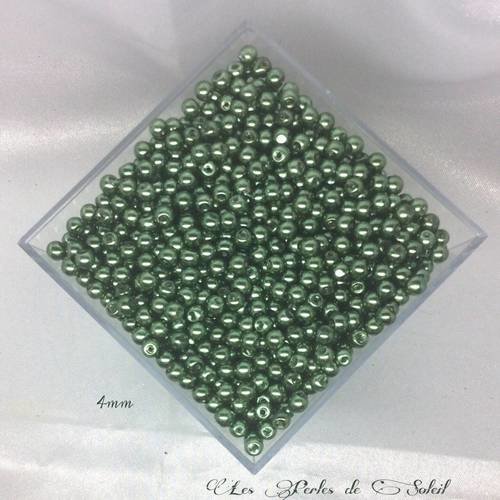 100 perles nacrées 4mm  vert foncé en verre 