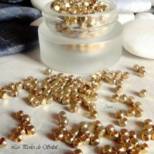 50  perles cubes en metal couleur or antique  rondes dim 2mm x 2 mm 