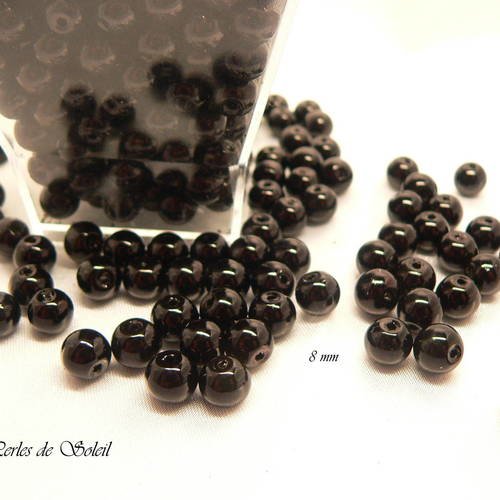 50 perles en verre 8mm  - couleur  noires vernies 