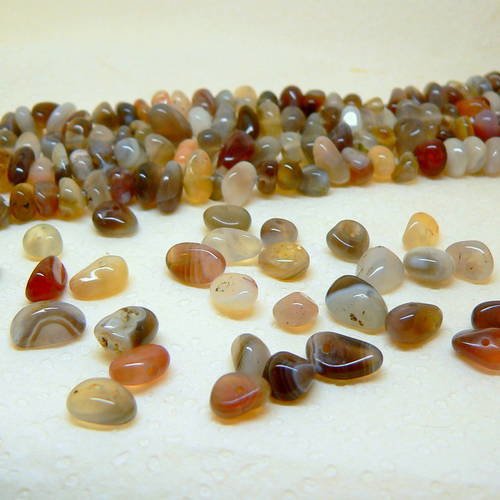 50 veritables  perles naturelles pepites agate botswana 4-7 mm. 