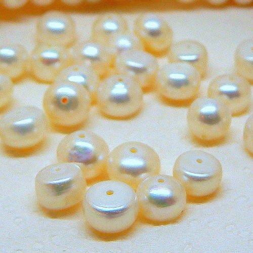 25 veritables perles de culture nacrées forme bouton d'eau douce rondes blanches dim 8x5 mm 