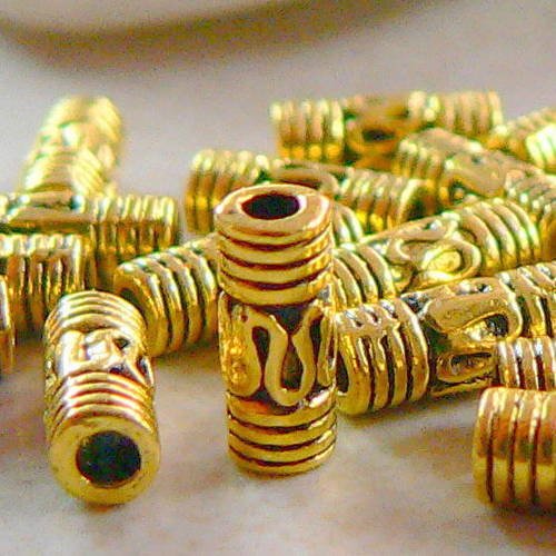 25 perles petits tubes en metal couleur dorée antique  8x3mm 