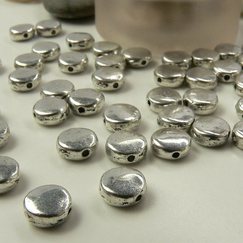 25 perles palets en metal ronds  couleur  argenté antique diam 8mm 