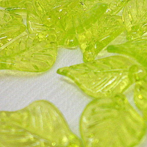20 feuilles   acryliques vertes style feuille de vigne 24mm x 22.5mm 