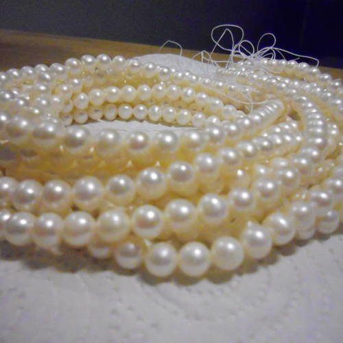 25 veritables perles de culture  d'eau douce nacrées  rondes blanches dim  6-7 mm 