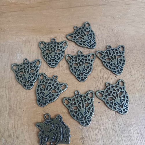 Lot de 8 pendentifs tigre + 1 offert