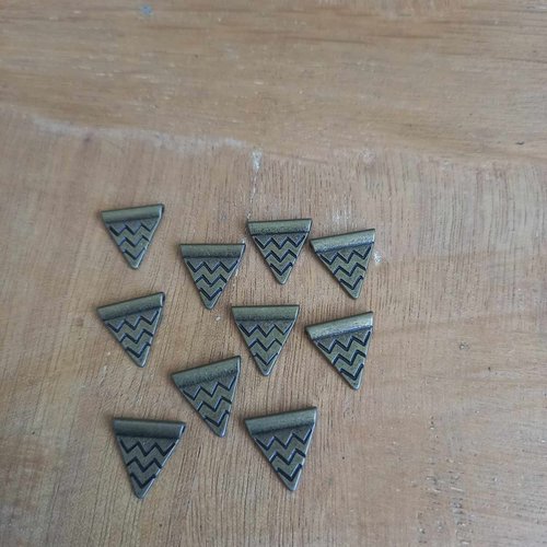 Lot de 10 perles triangulaires
