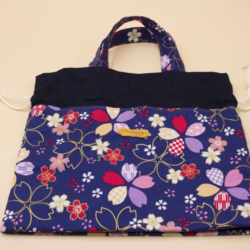Sac pochon bleu nuit avec motifs de fleurs