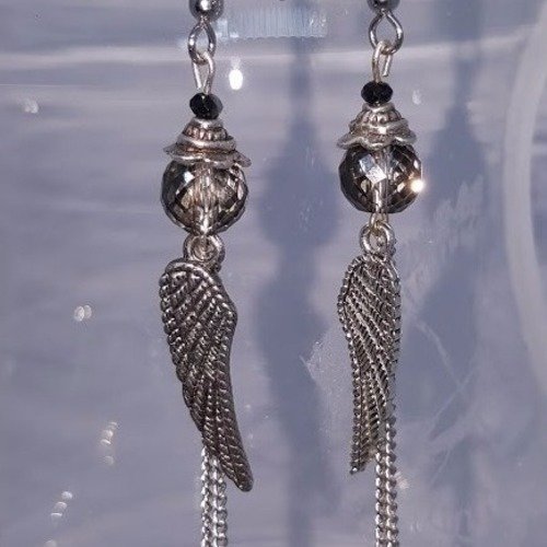 Boucles d'oreilles bohème chic, crochet et chaînettes en acier inoxydable, ailes en métal argenté, perle transparente à facettes
