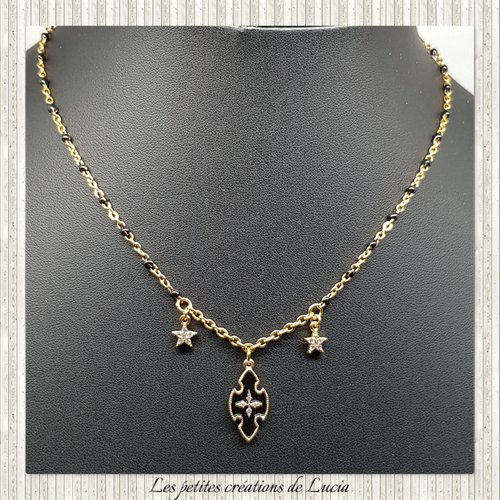 Collier sur chaîne en acier inoxydable dorée avec petites perles en résine, pendentif croix noire, breloques étoiles en strass